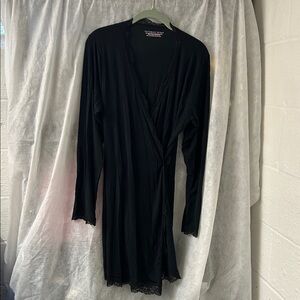 Victoria's Secret Black Lace-Trim Wrap Robe size M
